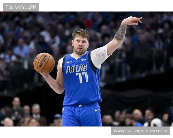 东契奇大角度传球精准命中，独行侠连续得分