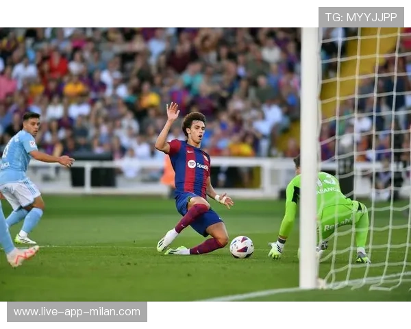 巴萨莱万禁区背身转身抽射技惊四座：他如何再次刷新足球的定义